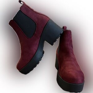 Women's Chelsea Platform Boot in Burgundy